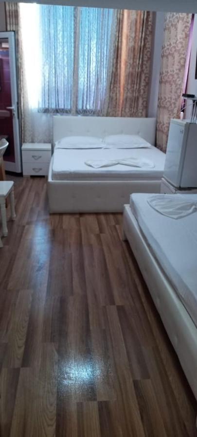 British 3* Himare